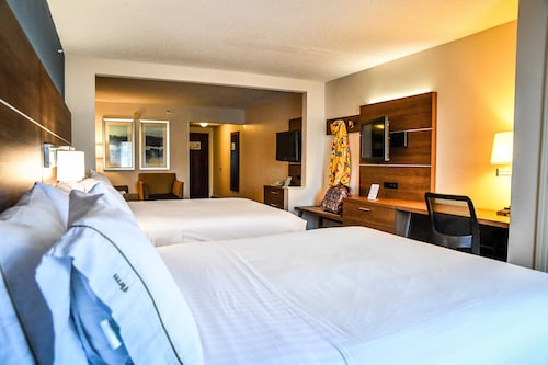 Holiday Inn Express Hotel & Suites Concord by IHG