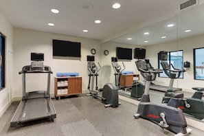 A fitness center with treadmills, elliptical machines, and a mirrored wall. - Holiday Inn Express Hotel & Suites Dayton-Centerville by IHG (Dayton)
