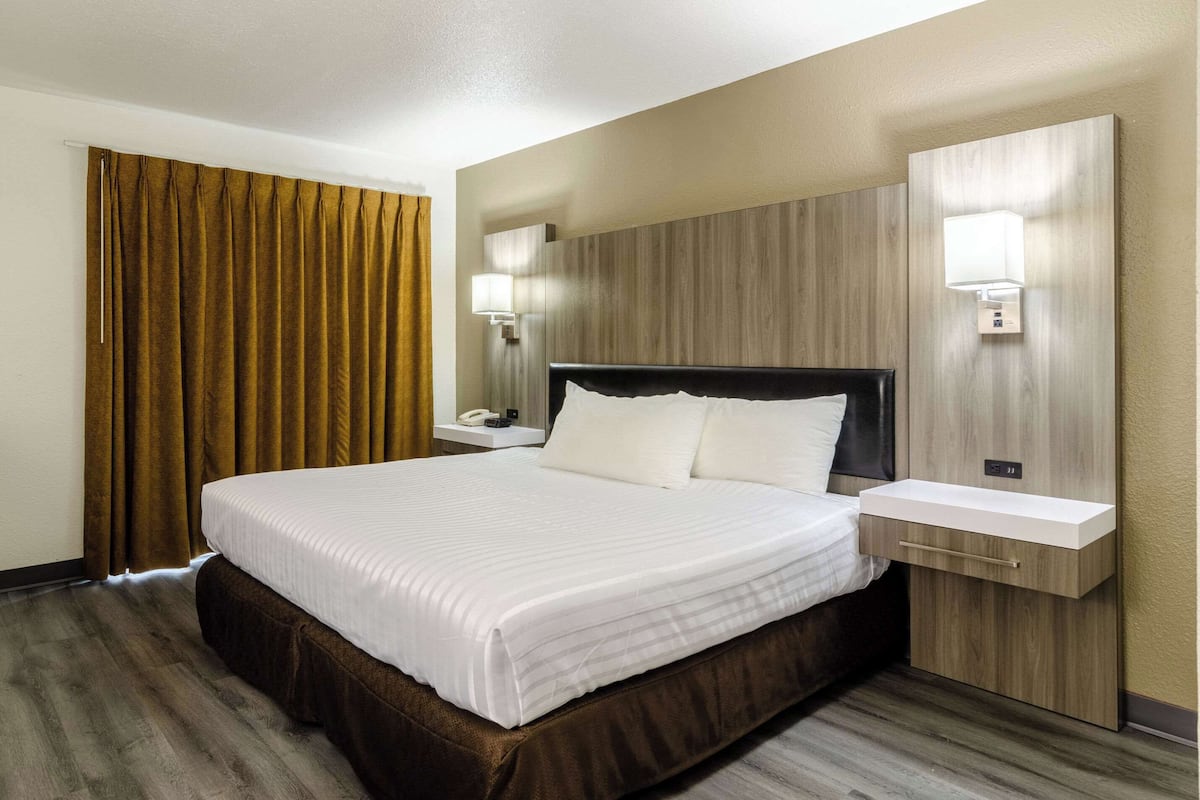 Desk, blackout drapes, iron/ironing board, free WiFi