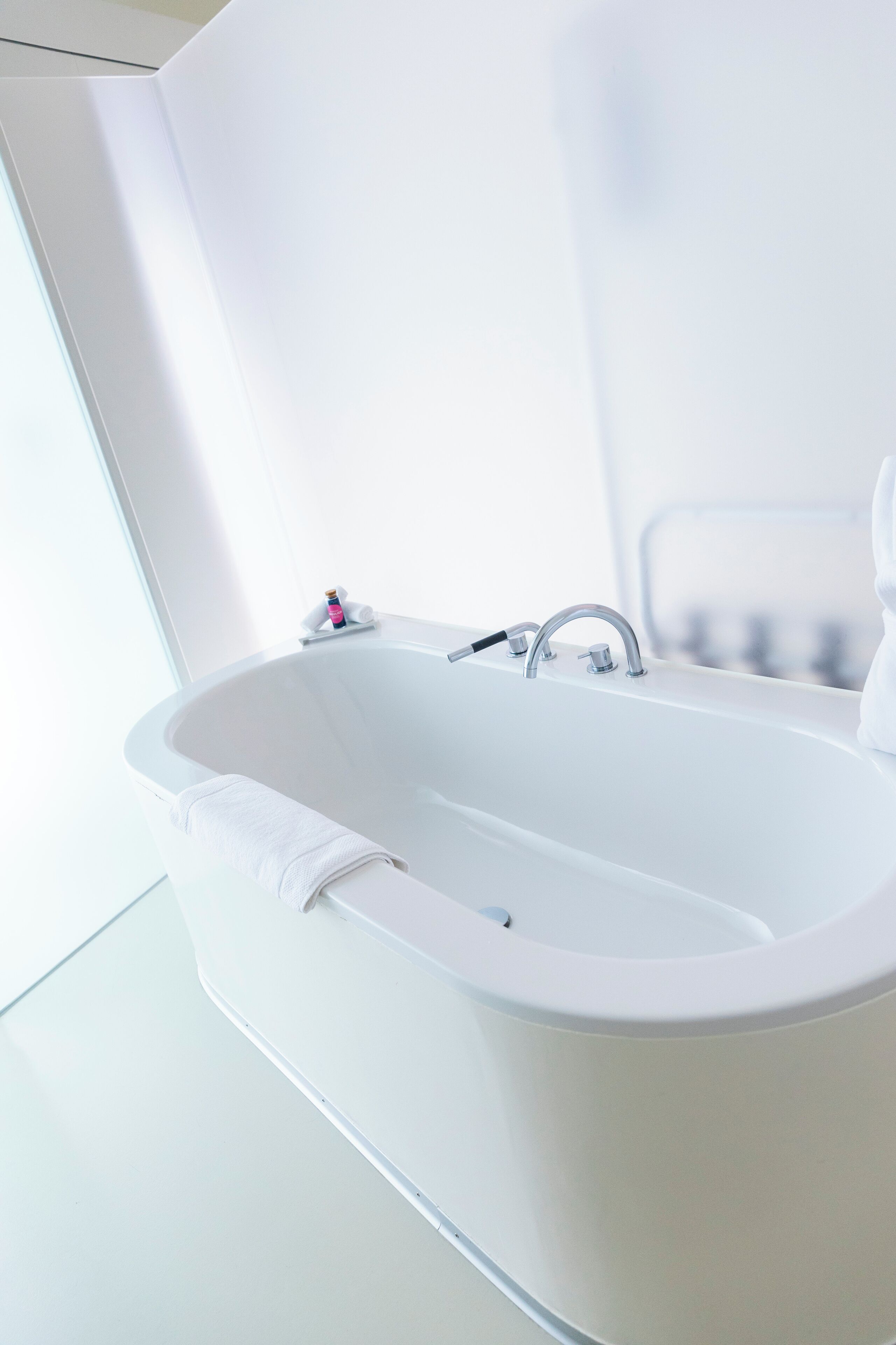 design double room | bathroom | free toiletries, hair dryer, heated floors, towels