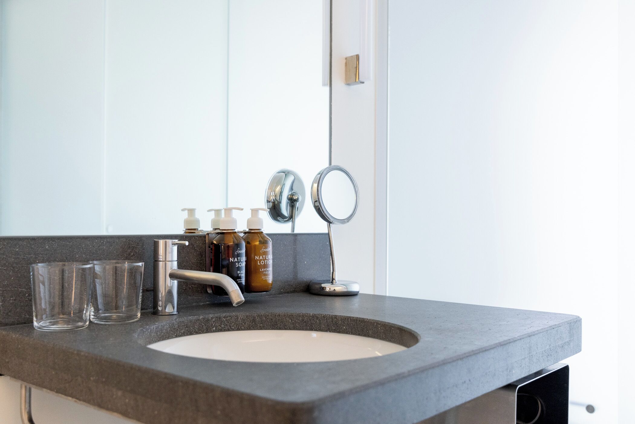 design double room | bathroom | free toiletries, hair dryer, heated floors, towels