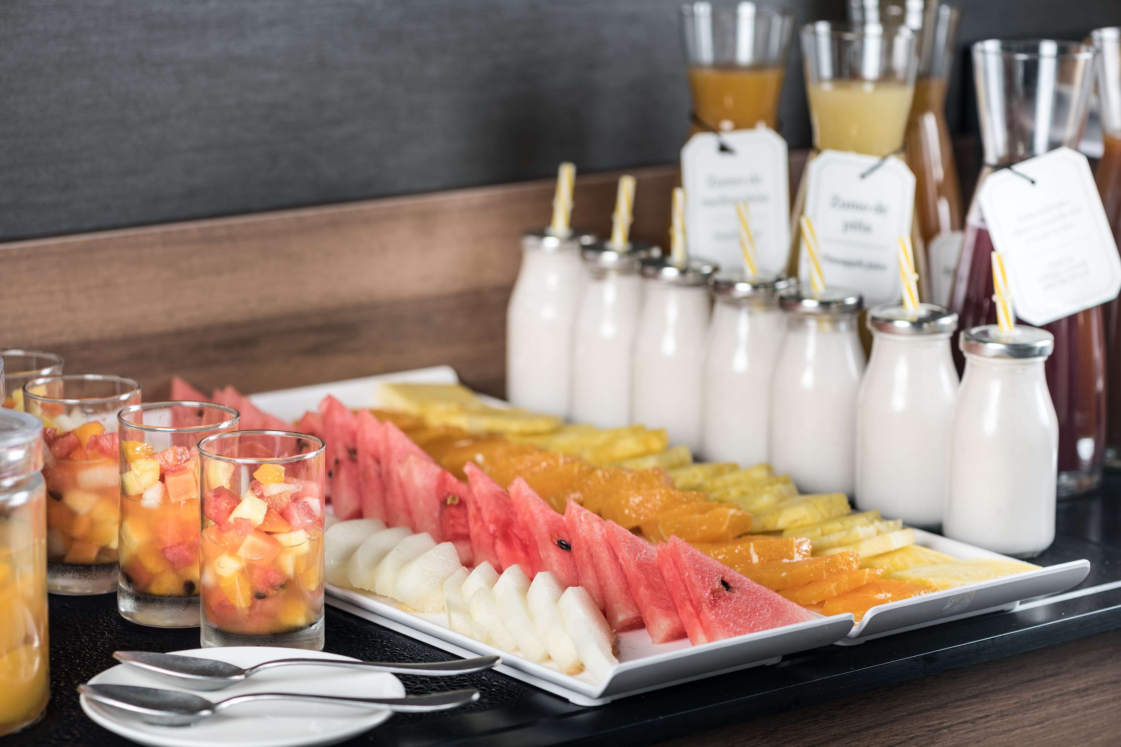 Desayuno a la carta todos los días (con cargo)