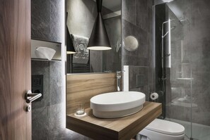 Ducha, artículos de higiene personal ecológicos y secador de pelo