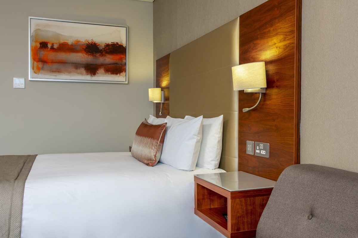 Standard Room | 1 bedroom, hypo-allergenic bedding, in-room safe, desk