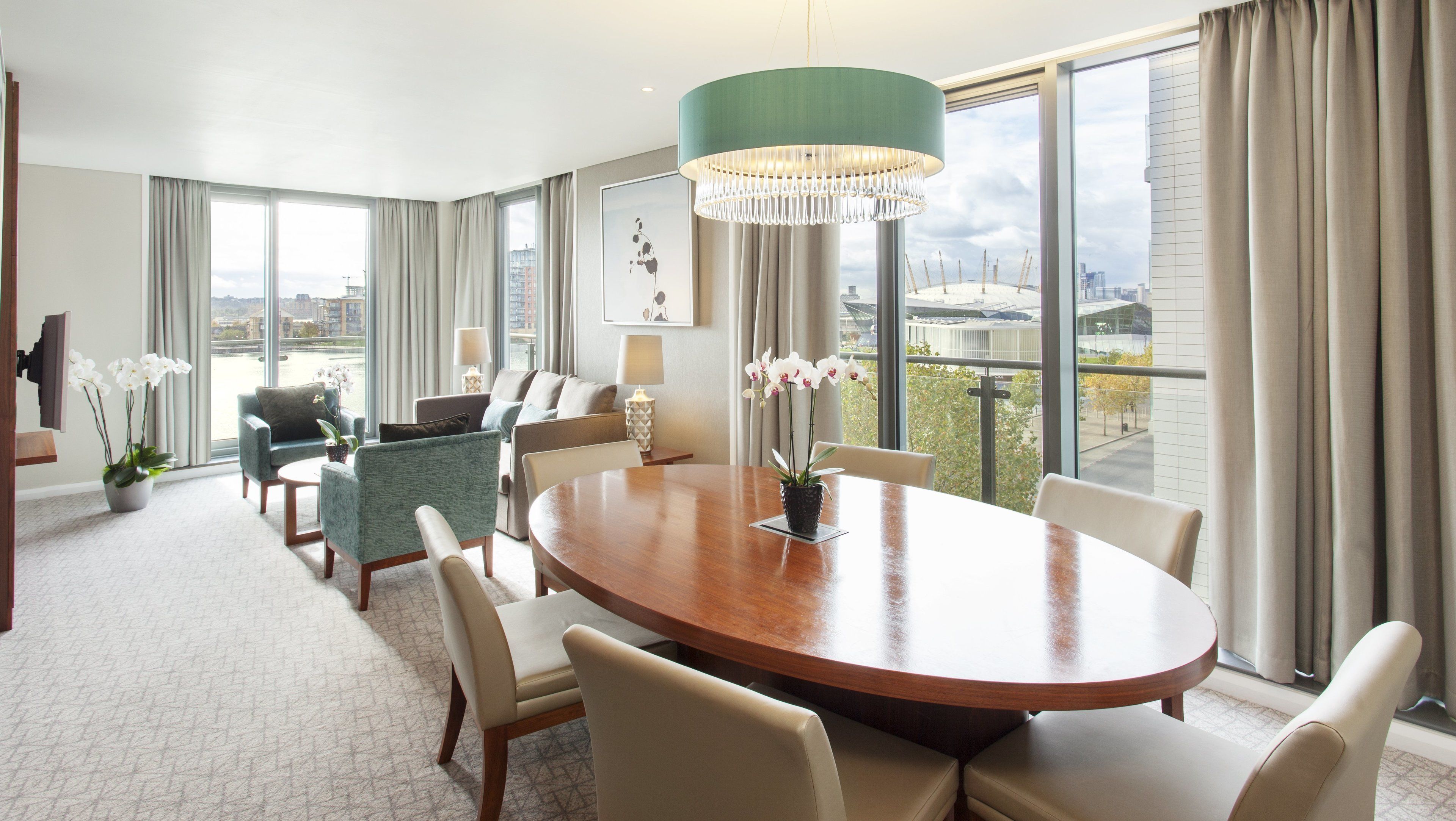 Allergikerbettwaren, Zimmersafe, Schreibtisch, Bügeleisen/Bügelbrett