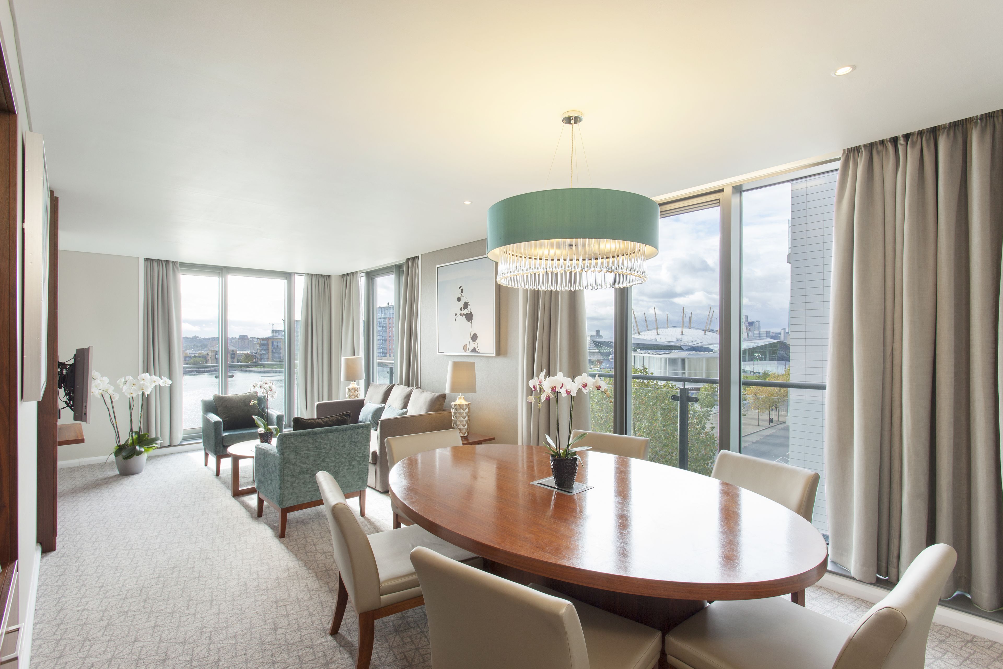 Luxury Suite, 1 King Bed, Non Smoking | In-room dining