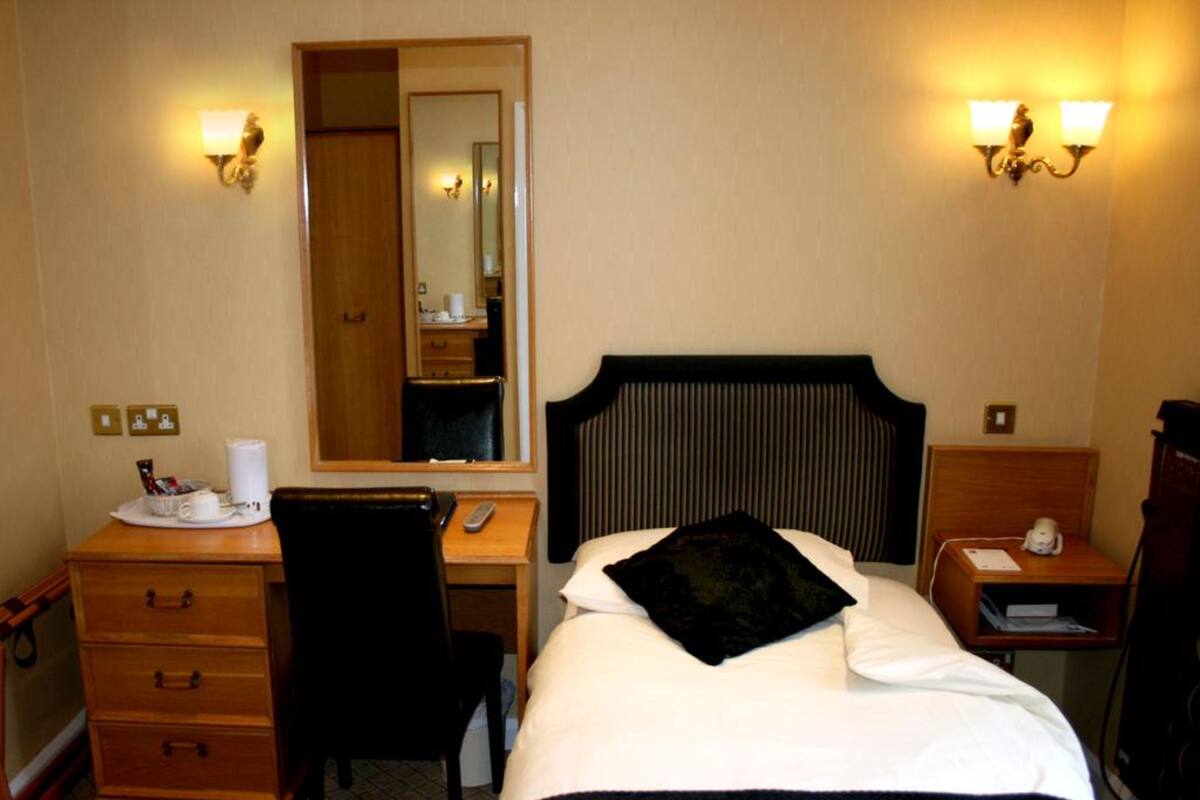 Desk, iron/ironing board, free WiFi, bed sheets