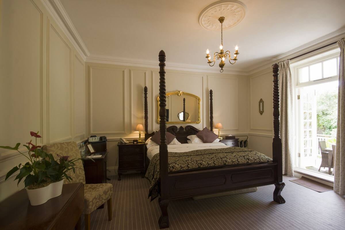 minibar, individually decorated, individually furnished, desk