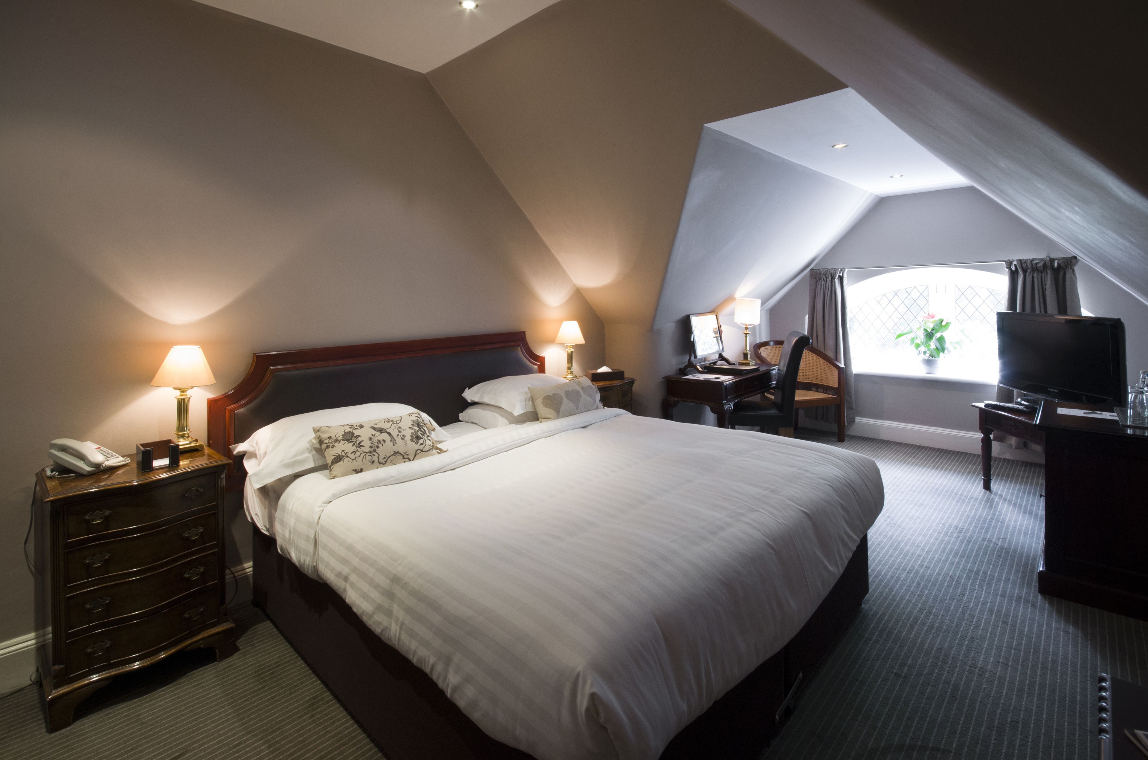 minibar, individually decorated, individually furnished, desk