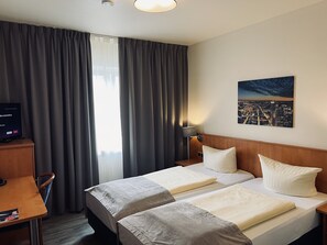 Standard Single Room, 1 Twin Bed (Single bed (90cm x 230cm) for 1 Pers.) | Minibar, desk, free WiFi - Hotel Niederraeder Hof (Frankfurt)