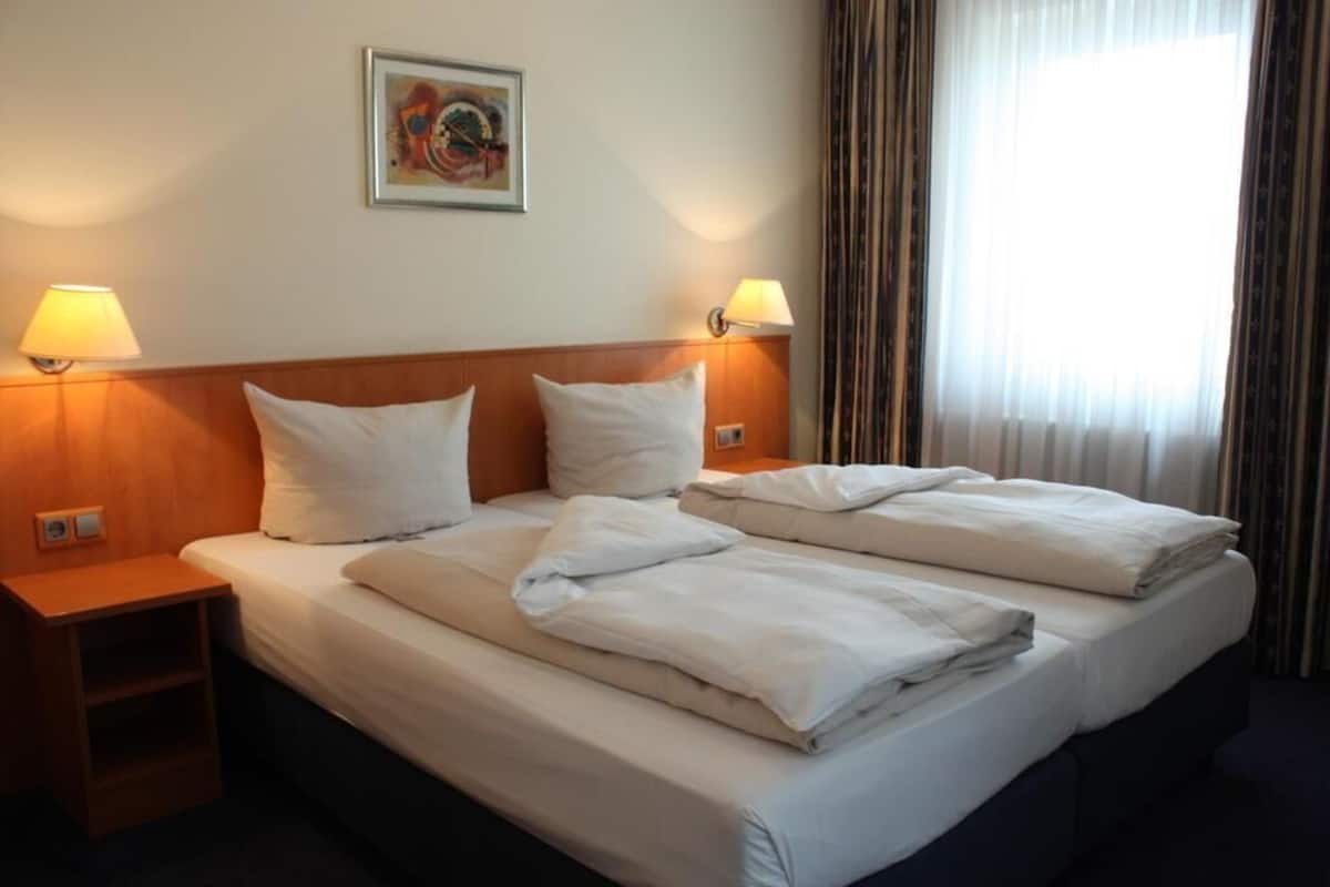 Minibar, desk, free WiFi