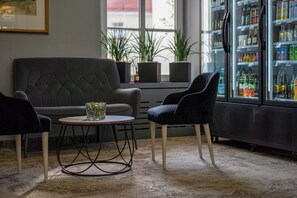 Lobby sitting area - Mabre Residence Hotel (Vilnius)