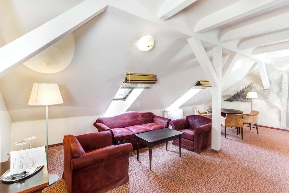 Presidential Suite | In-room safe, desk, laptop workspace, blackout drapes