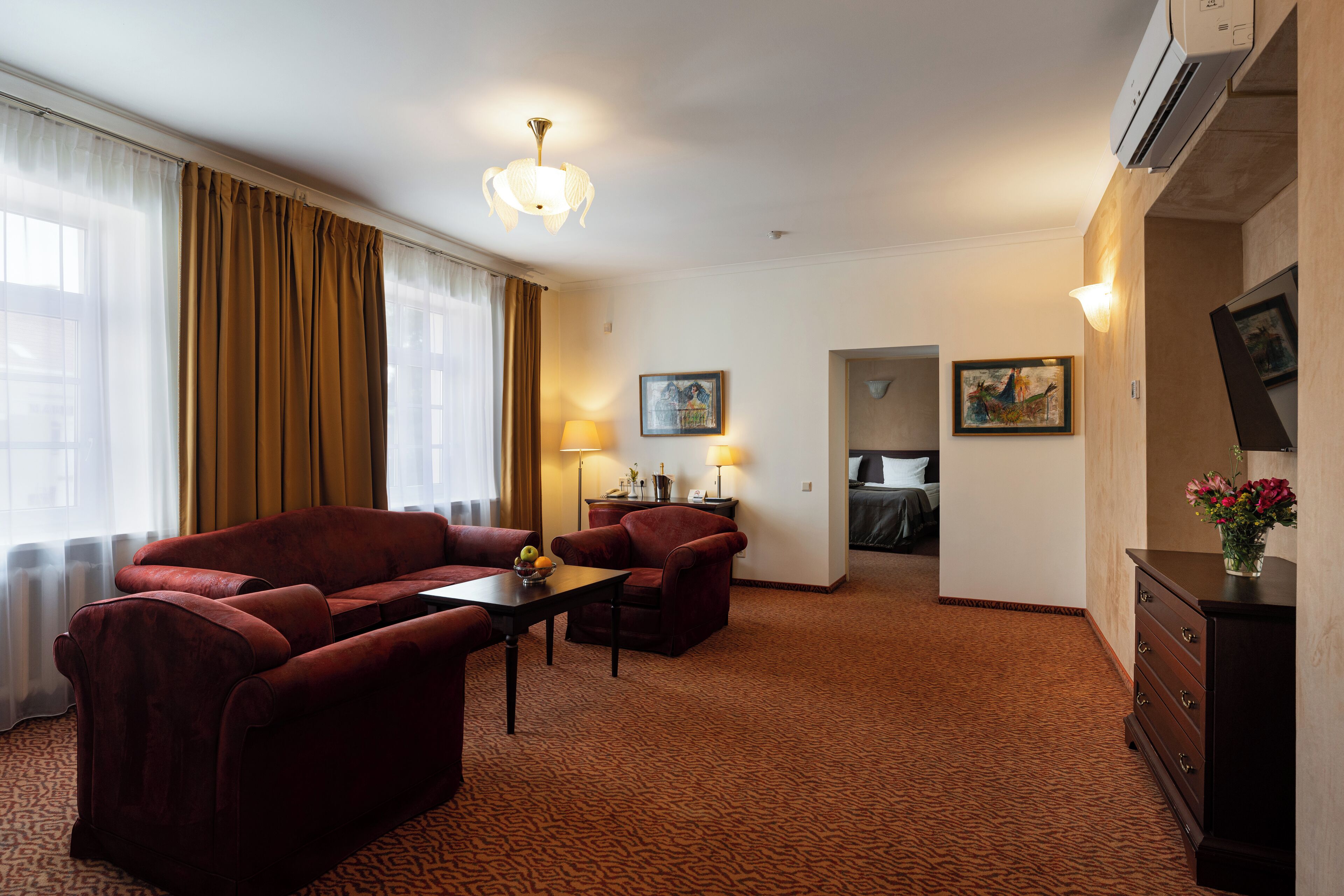 suite | 1 bedroom, in-room safe, individually decorated, individually furnished