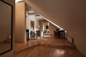 1 bedroom, in-room safe, individually decorated, individually furnished
