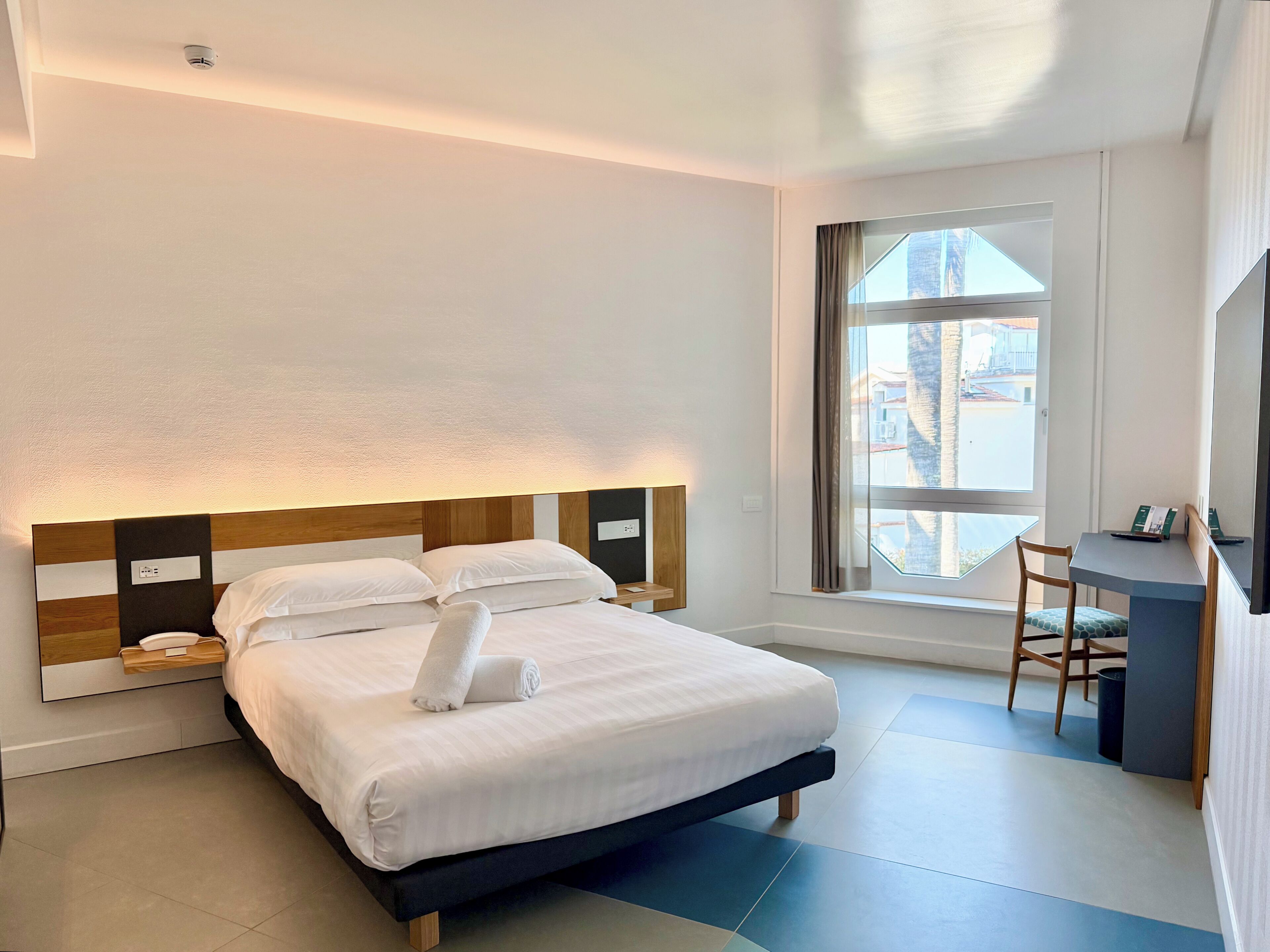 Caja de seguridad en la habitación y sistema de insonorización 