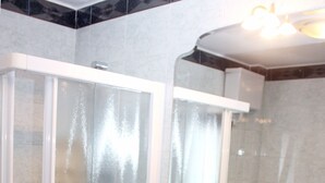 مستلزمات مجانية للعناية الشخصية، مجففات شعر، مناشف
