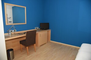 Minibar, in-room safe, desk, free cots/infant beds - Duca D'aosta (Mogliano Veneto)