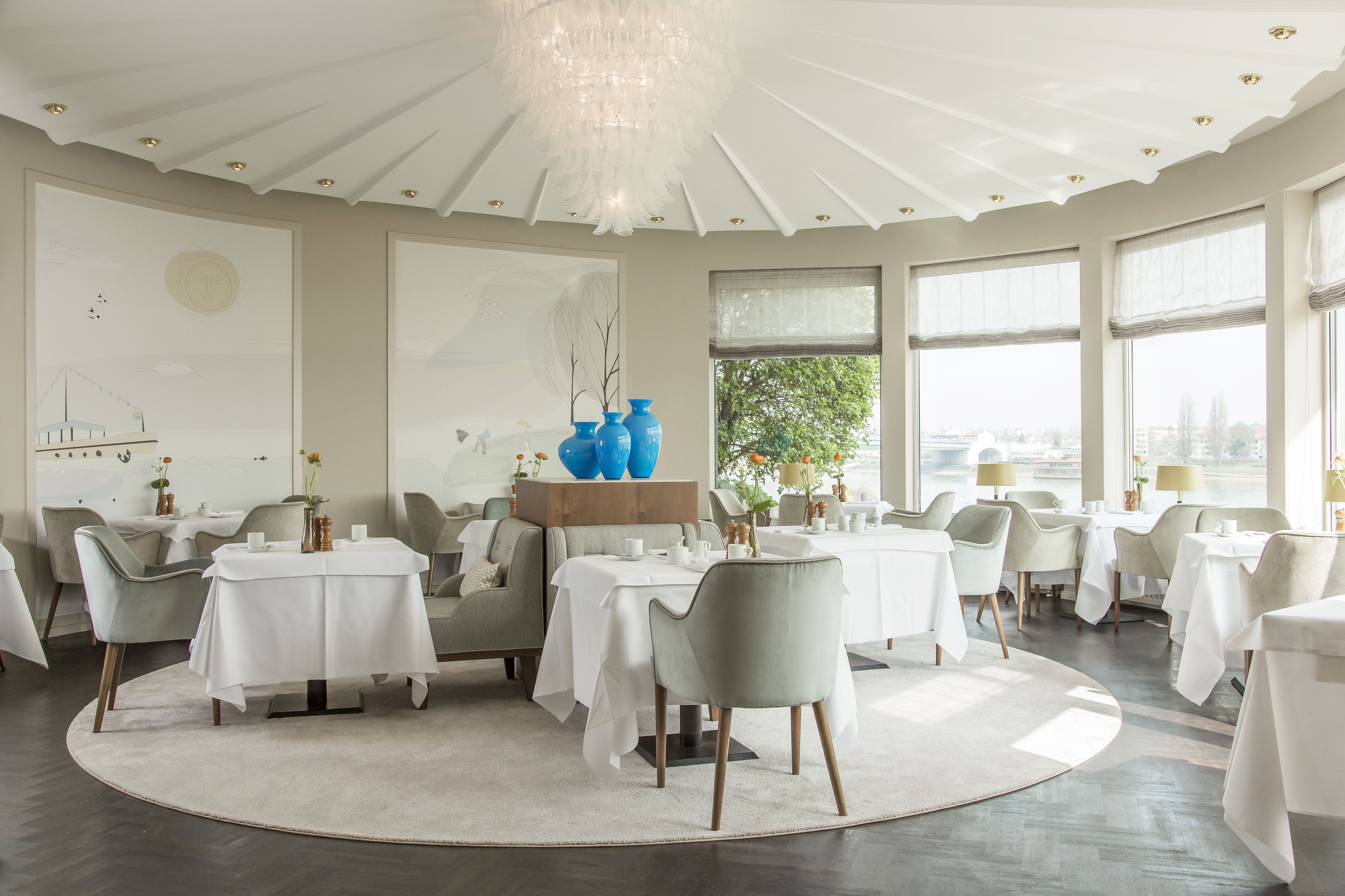 Breakfast, lunch, dinner served; Italian cuisine 