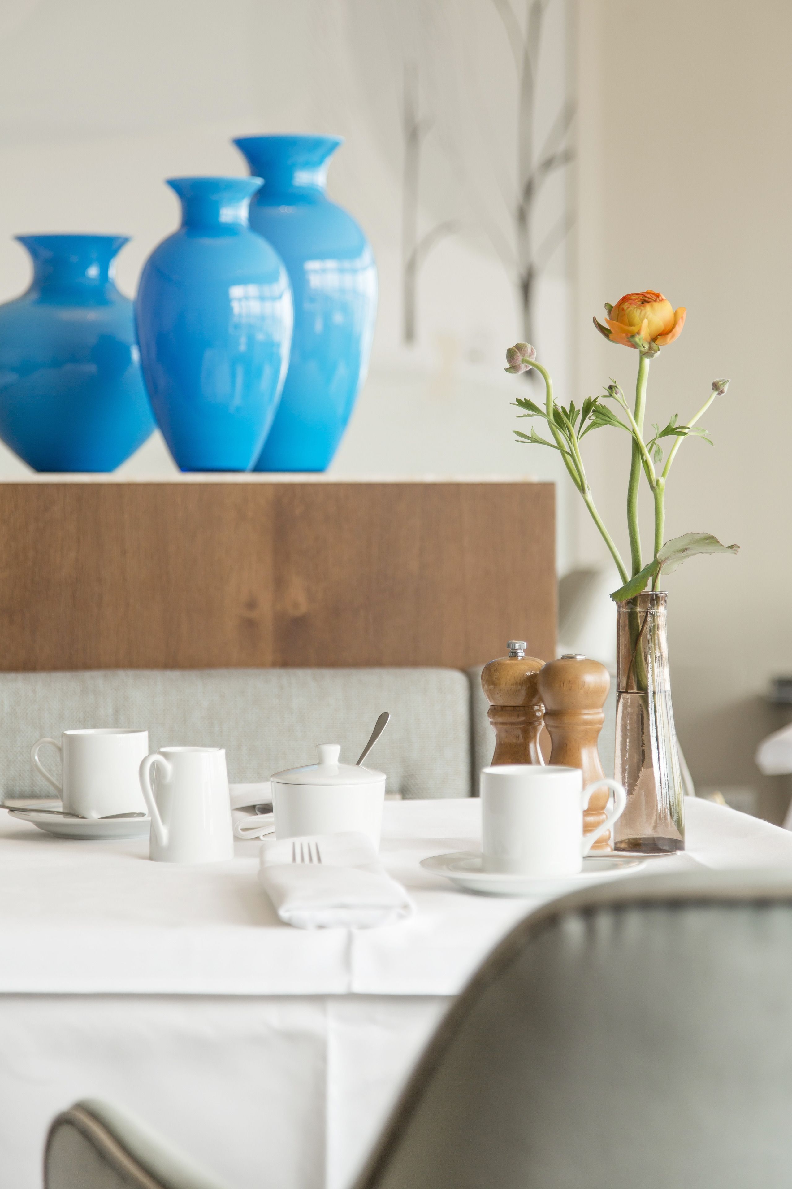 Breakfast, lunch, dinner served; Italian cuisine 