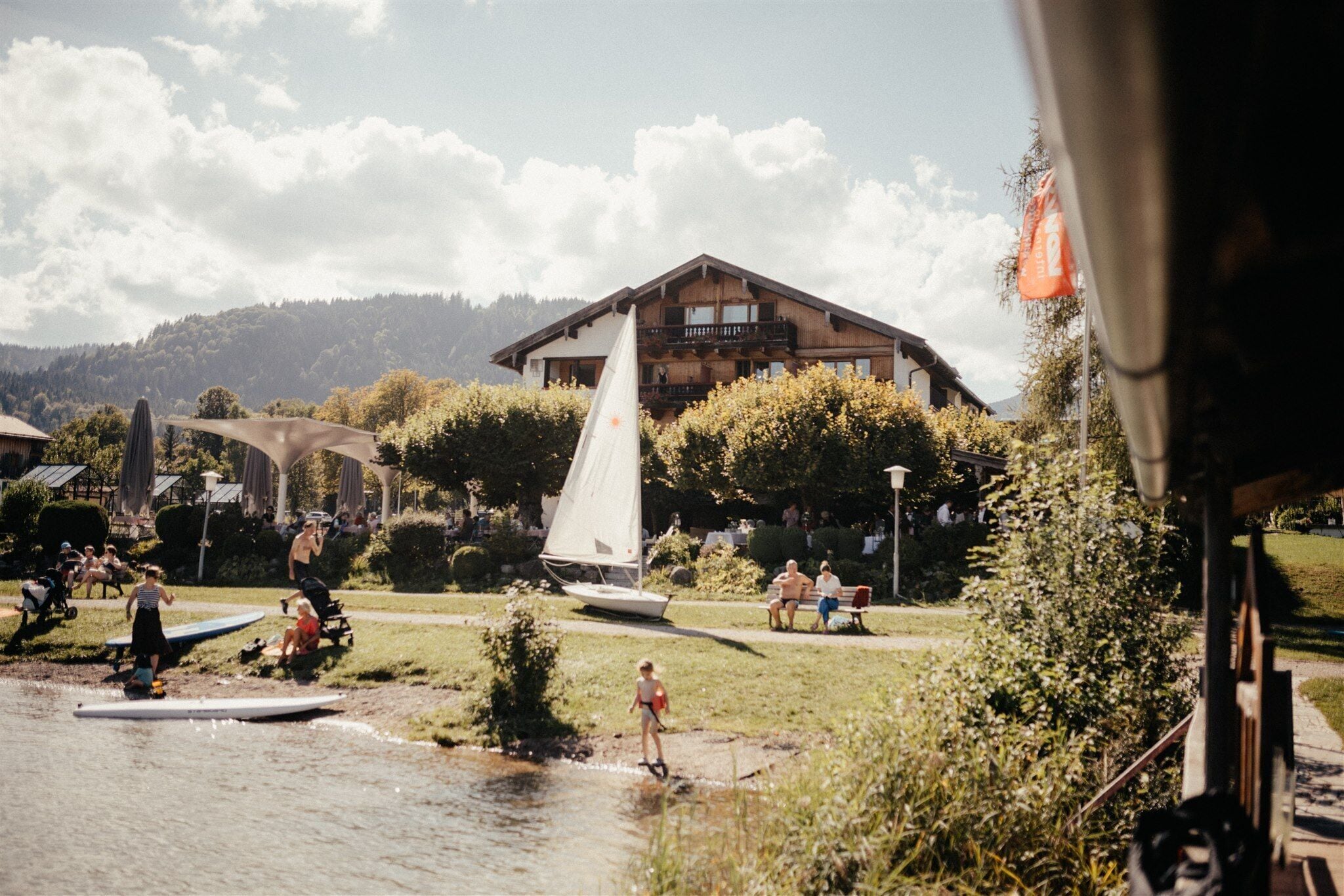 Am Strand, Liegestühle, Sonnenschirme, Schnorcheln
