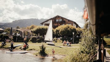 Am Strand, Liegestühle, Sonnenschirme, Schnorcheln