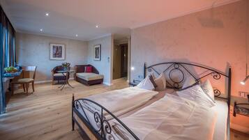 Premium-Doppelzimmer, Nichtraucher | Schreibtisch, kostenloses WLAN, BettwÀsche