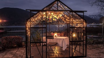 Couples’ dining