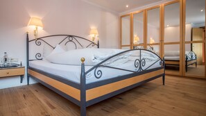Deluxe Double Room, Non Smoking | 1 bedroom, desk, free WiFi, bed sheets