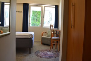 Economy Single Room, 1 Large Twin Bed | Select Comfort beds, desk, soundproofing, free WiFi
