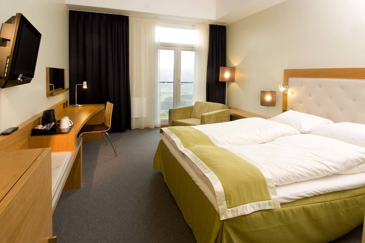 superior double room, 1 double bed, valley view | 1 bedroom, select comfort beds, desk, soundproofing