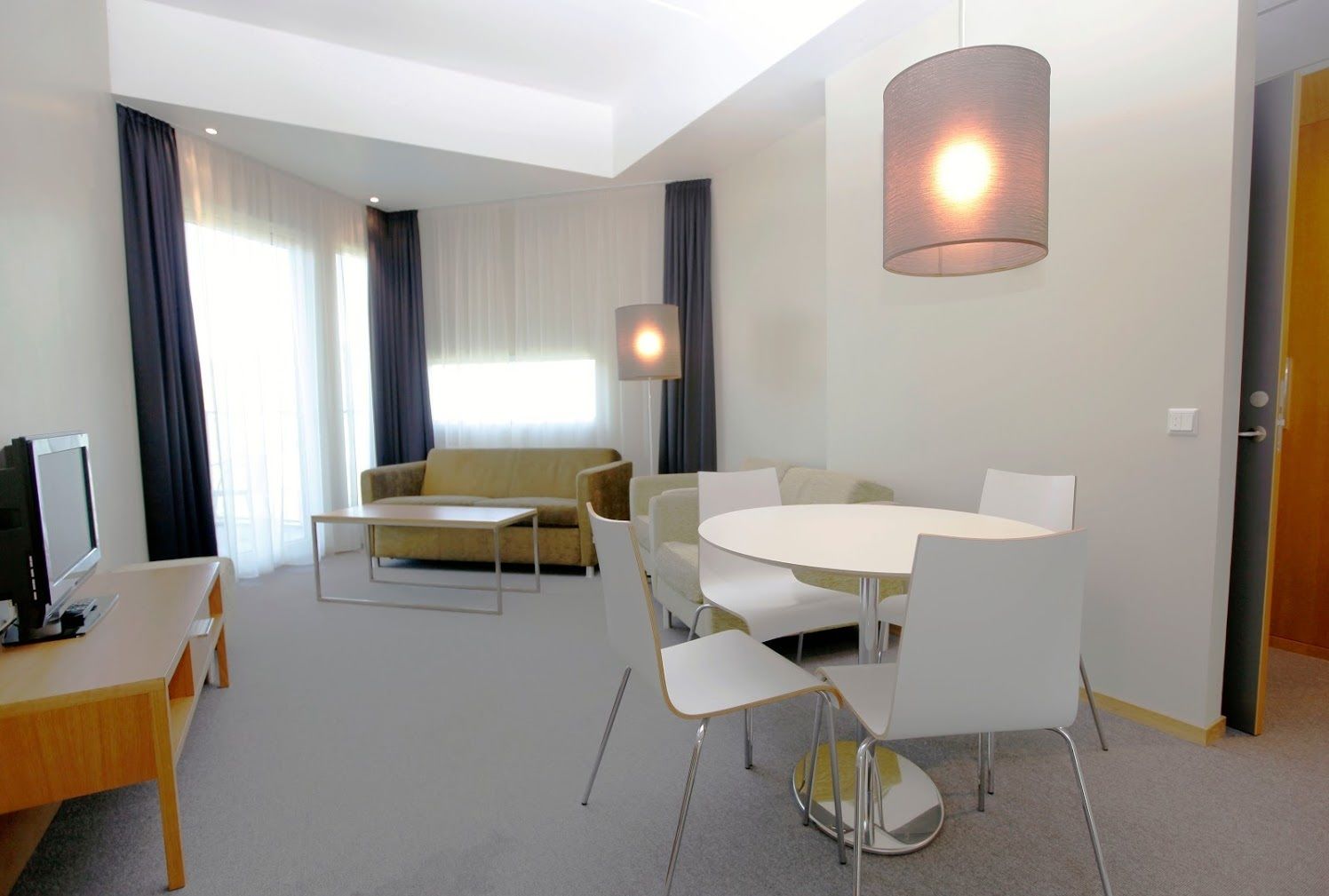 Select Comfort beds, desk, soundproofing, free WiFi