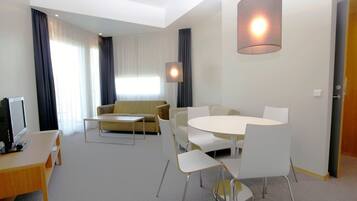 Select Comfort beds, desk, soundproofing, free WiFi