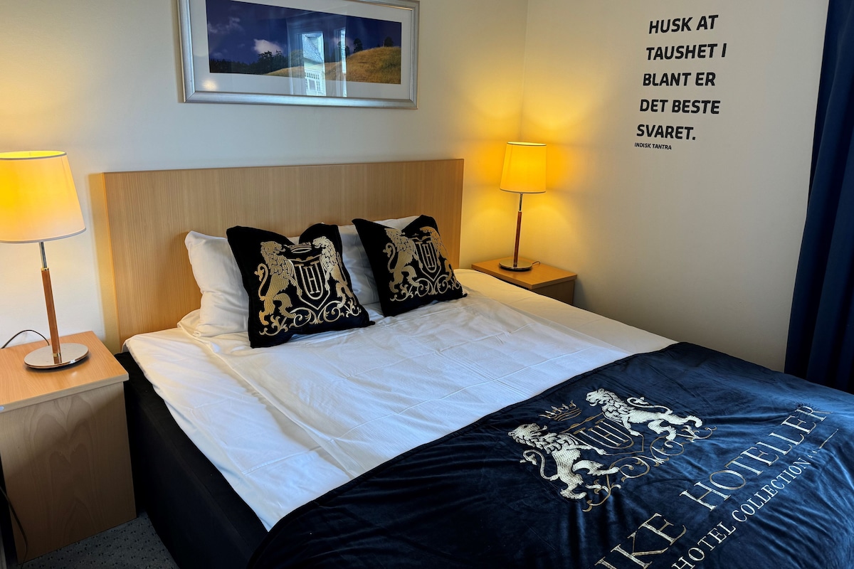 Select Comfort beds, desk, soundproofing, WiFi (free)