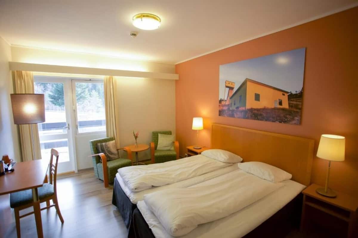 Phòng đôi Tiêu chuẩn | Nệm Select Comfort, bàn, phòng cách âm 