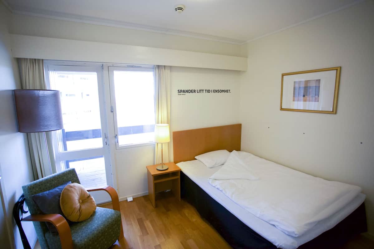 Phòng đơn Economy, 1 giường đơn lớn | Nệm Select Comfort, bàn, phòng cách âm 