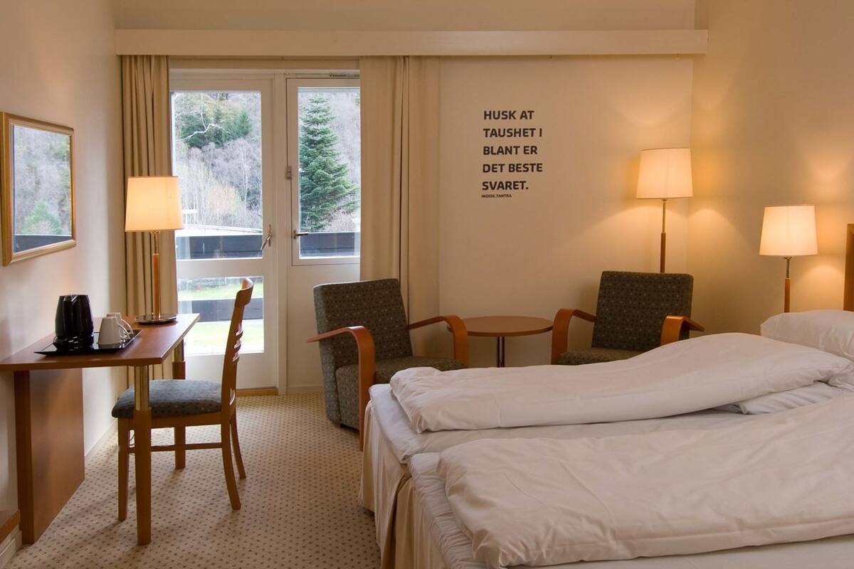 Nệm Select Comfort, bàn, phòng cách âm 