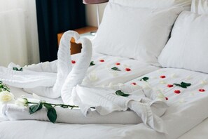 Superior Twin Room, 2 Single Beds | Select Comfort beds, desk, soundproofing, free WiFi