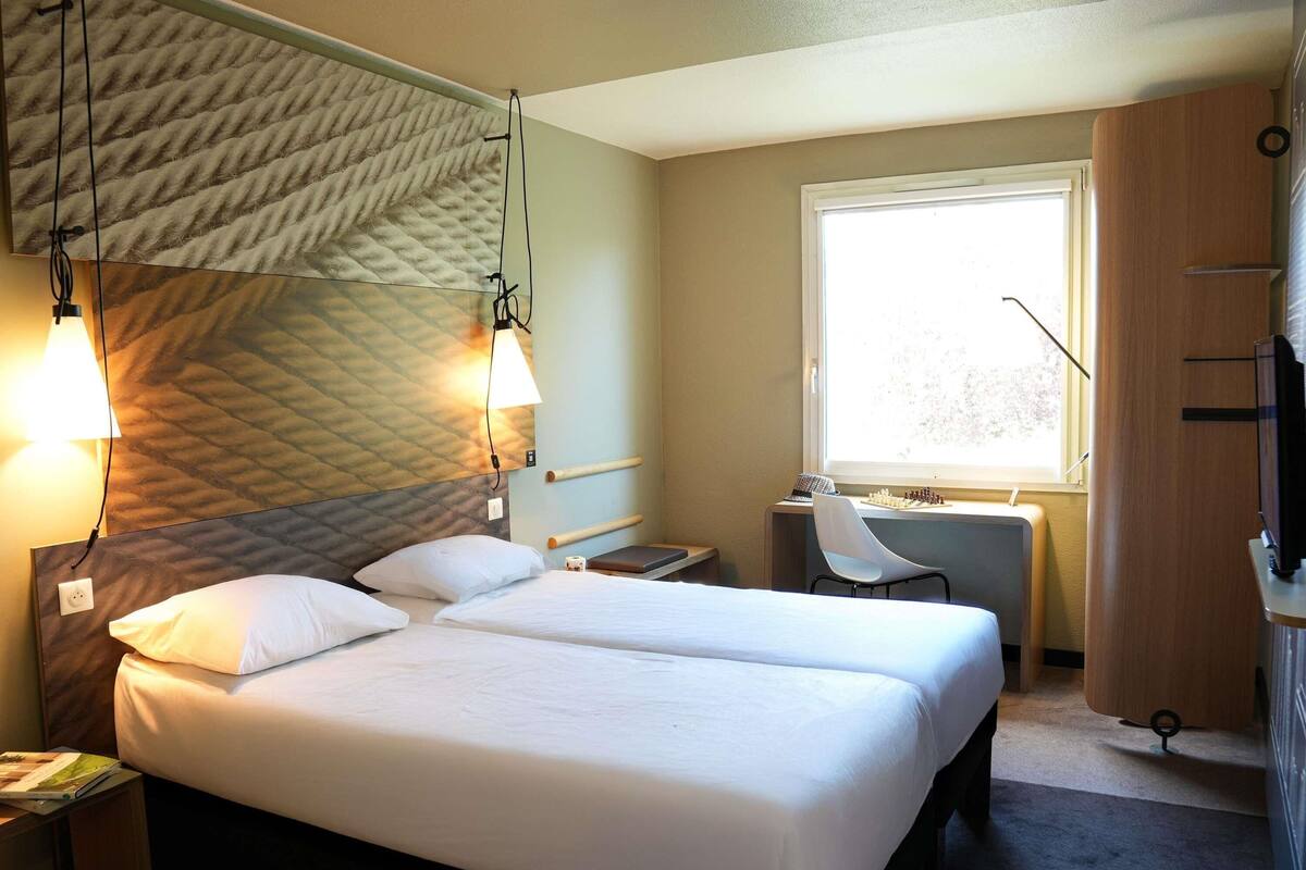 Premium bedding, desk, soundproofing, iron/ironing board