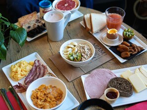 Daily buffet breakfast (EUR 15.00 per person)