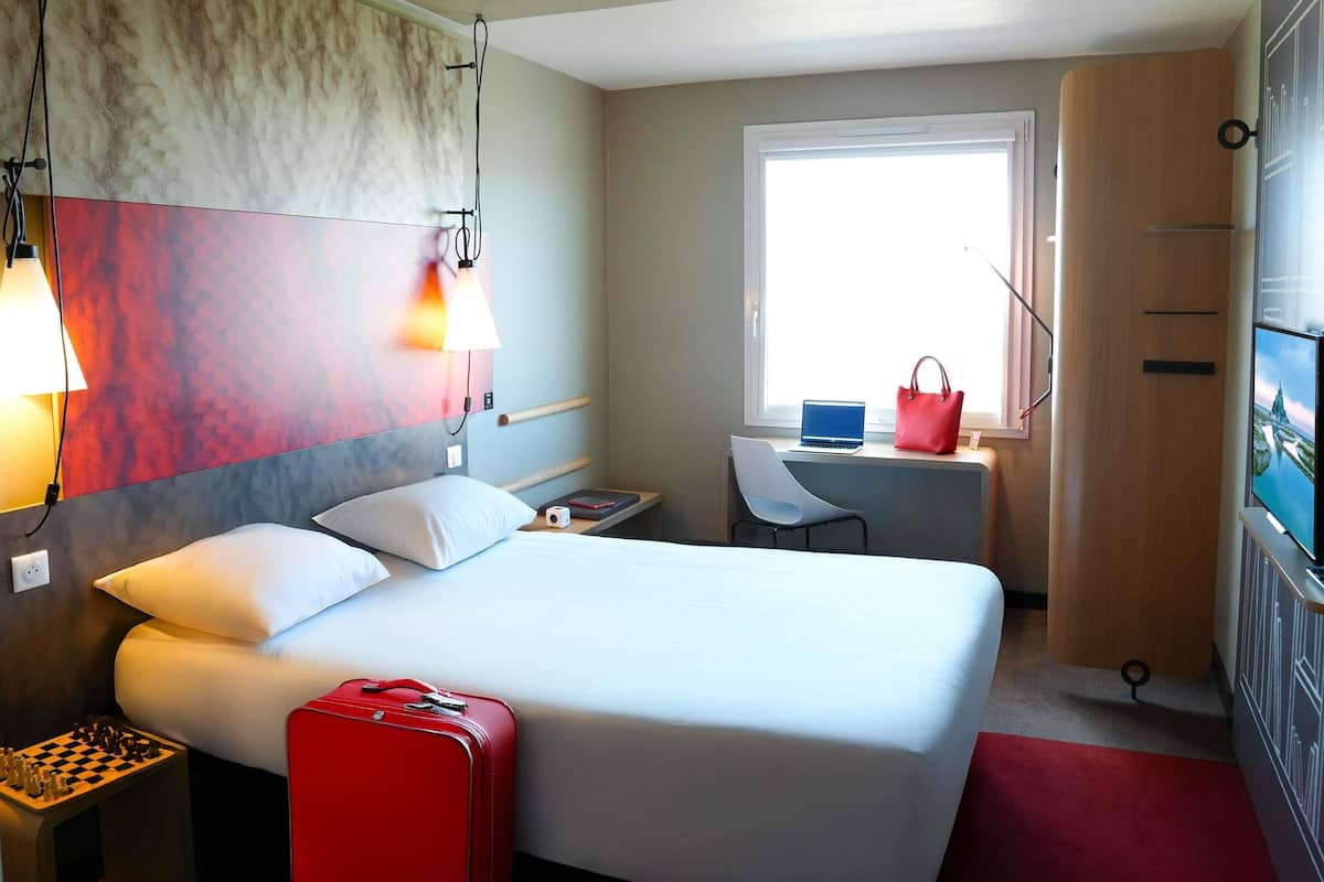 Habitación, 2 camas matrimoniales, habitaciones conectadas | Ropa de cama de alta calidad, escritorio y insonorización