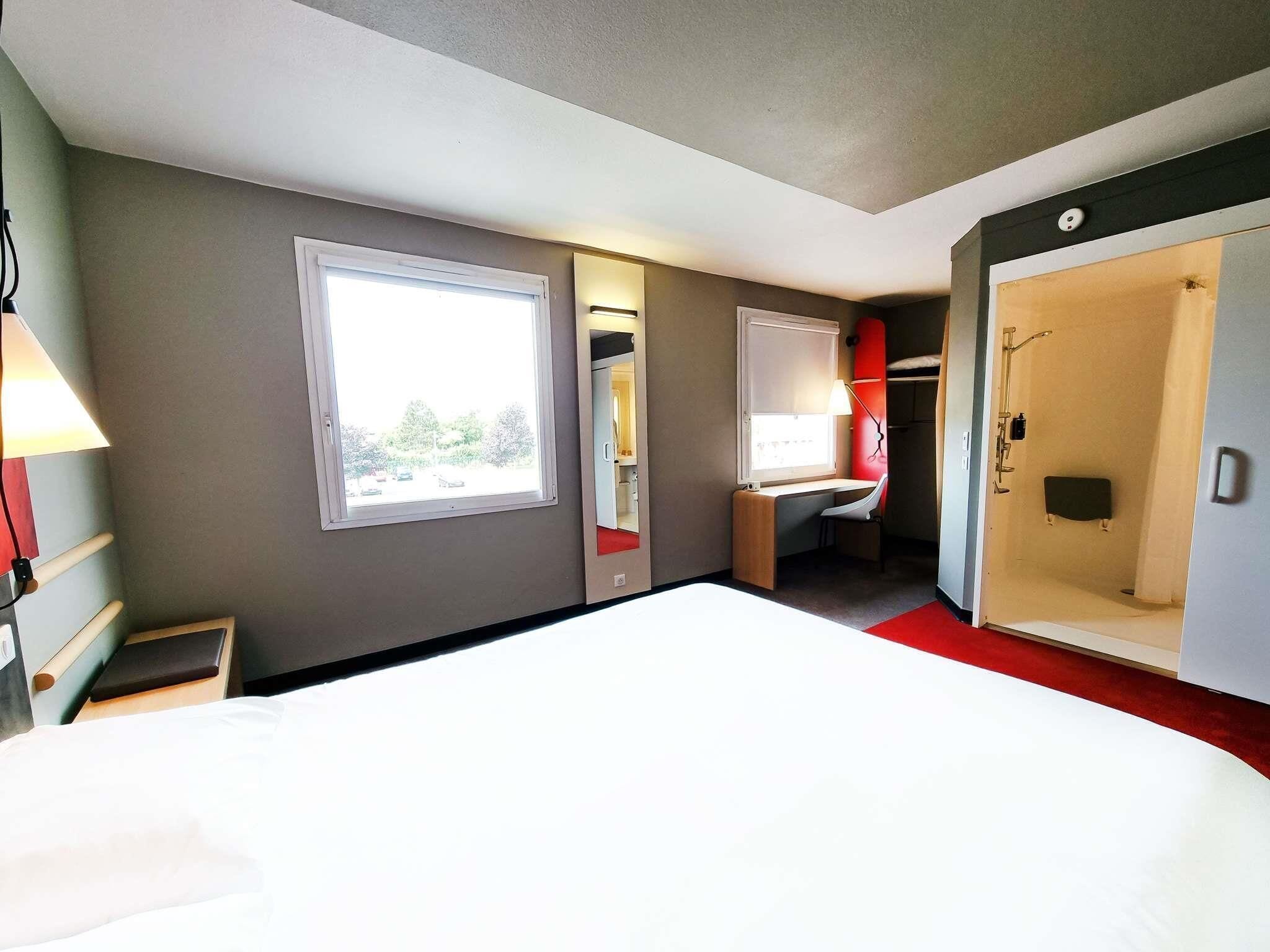 Room, 1 Double Bed, Accessible | Premium bedding, desk, soundproofing, iron/ironing board