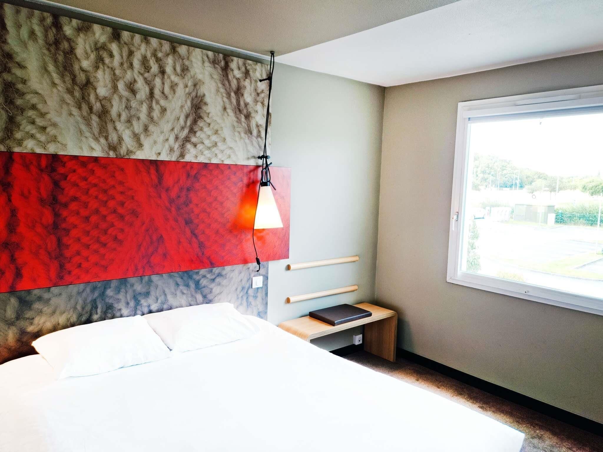 Habitación, 1 cama matrimonial, con acceso para personas discapacitadas | Ropa de cama de alta calidad, escritorio y insonorización 