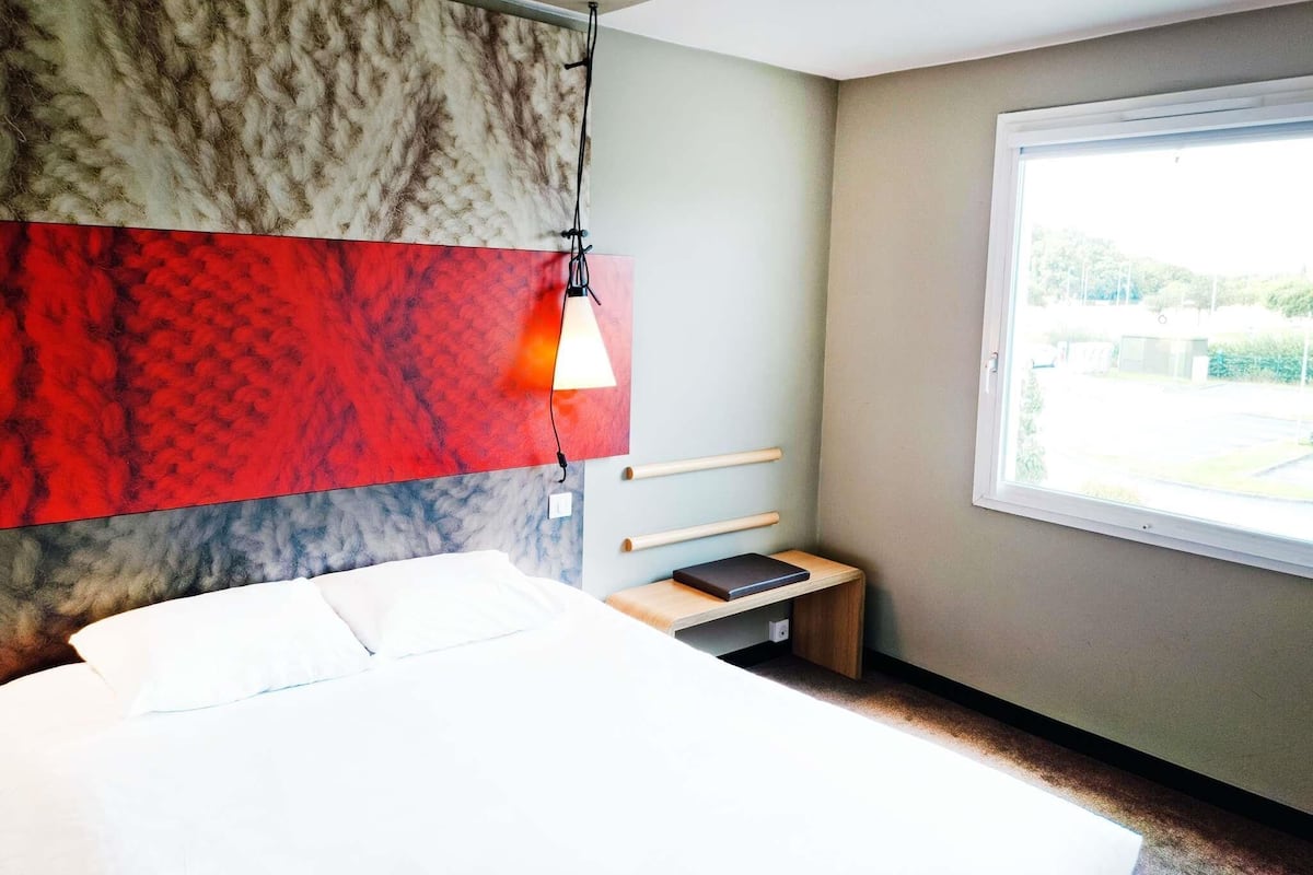 Room, 1 Double Bed, Accessible | Premium bedding, desk, soundproofing, iron/ironing board (on request)