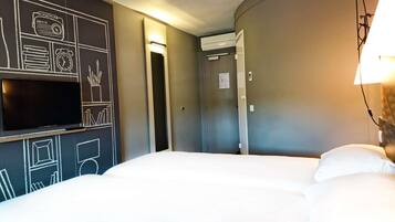 Standaard kamer, 2 eenpersoonsbedden | Luxe beddengoed, een bureau, geluiddichte muren