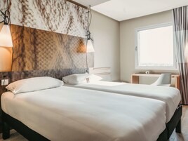 Ropa de cama de alta calidad, escritorio y sistema de insonorización 