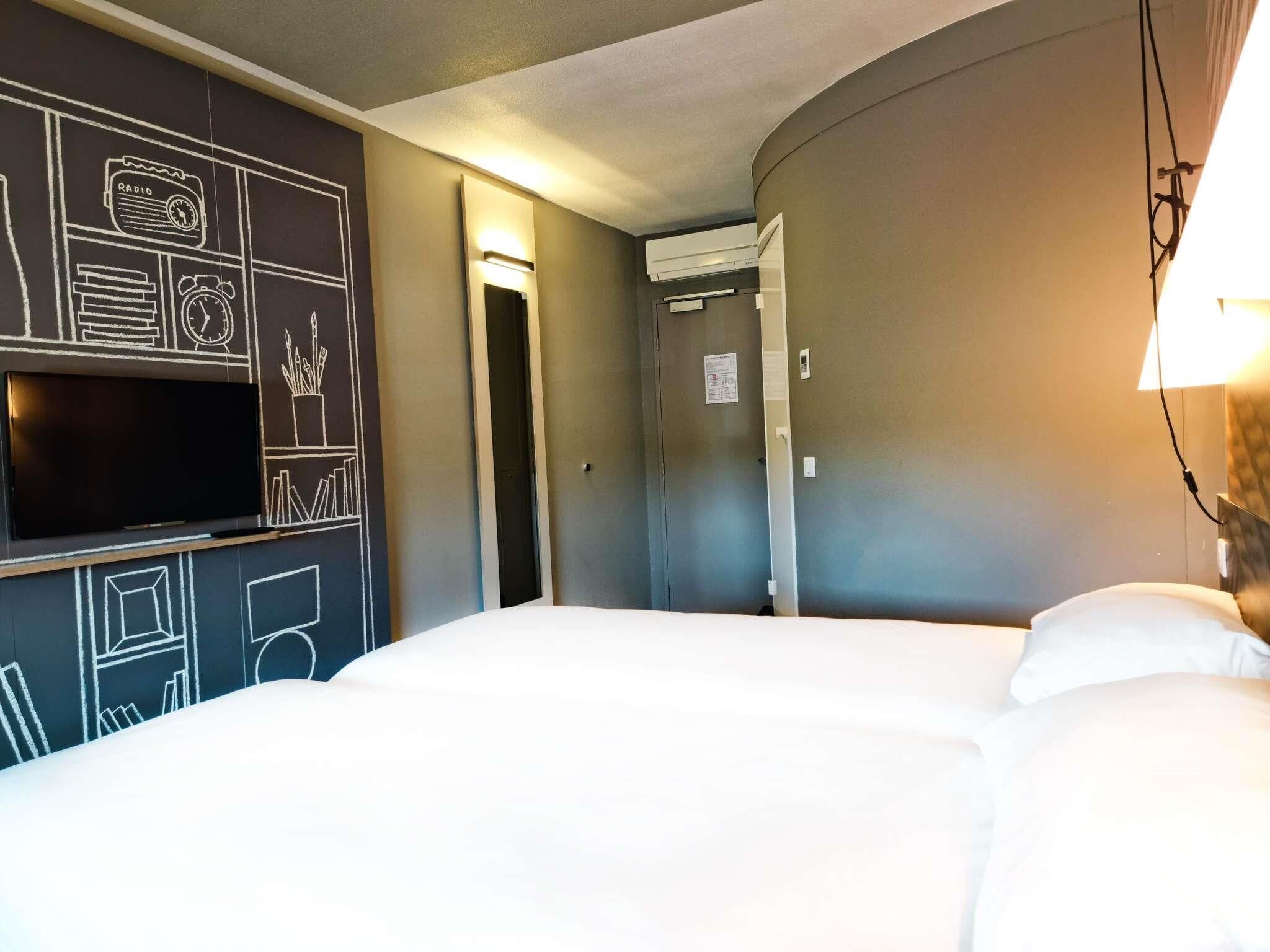 Standard Room, 2 Single Beds | Premium bedding, desk, soundproofing, iron/ironing board