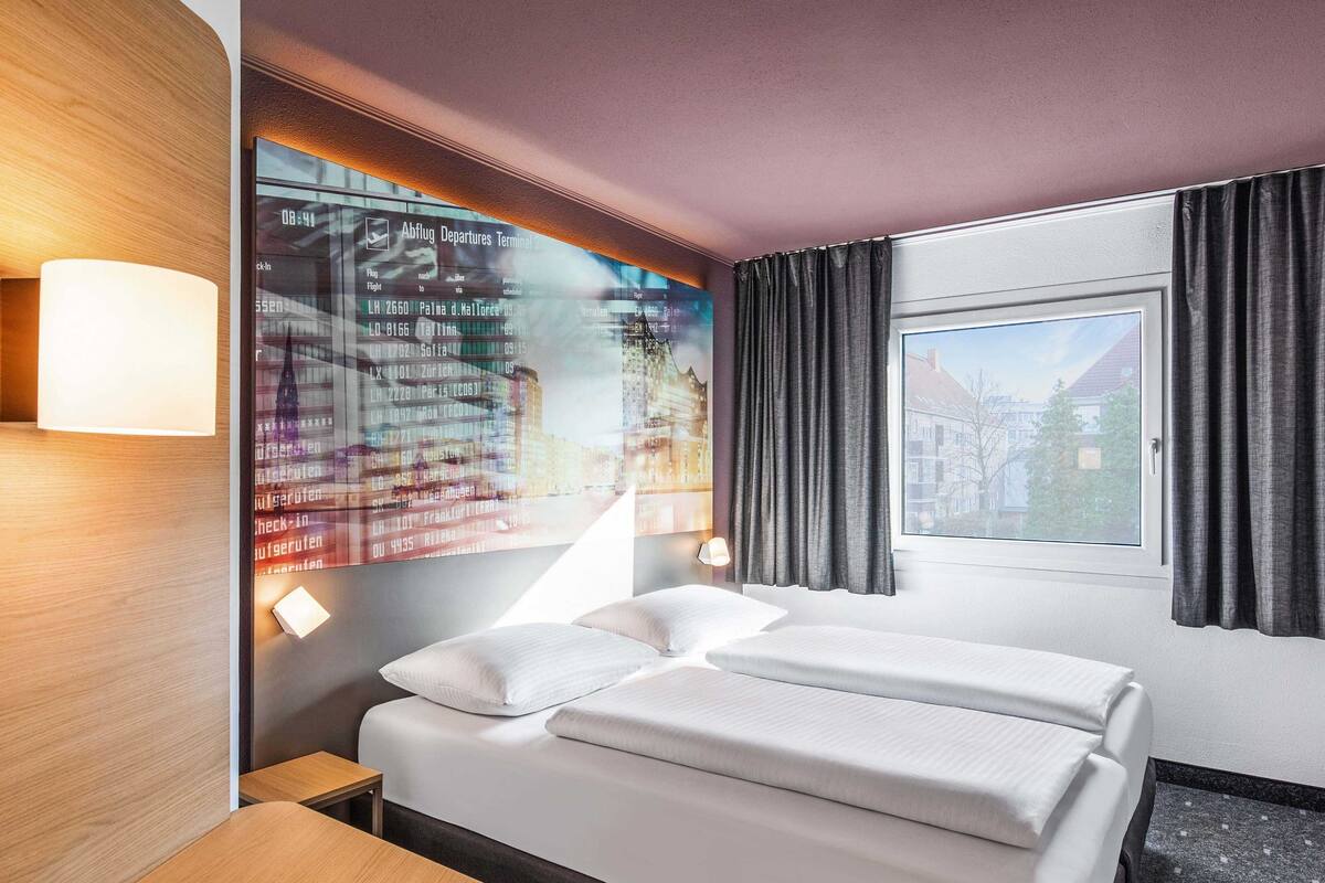 ห้องทวิน | โต๊ะทำงาน, ห้องเก็บเสียง, Wi-Fi ฟรี, ผ้าปูที่นอน