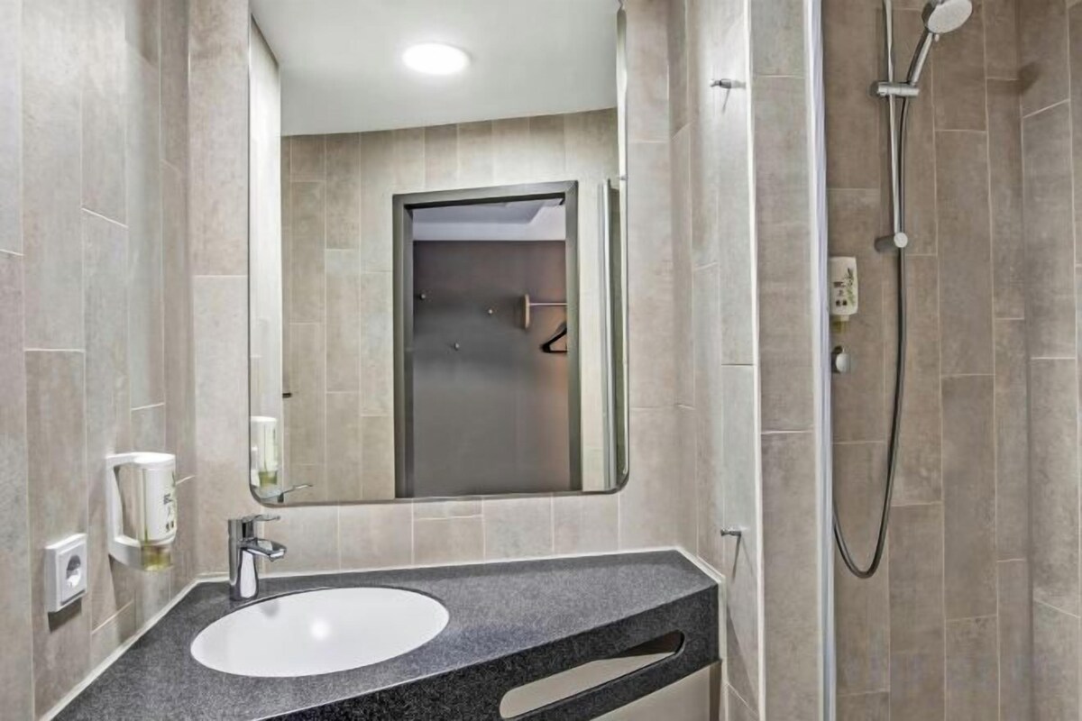 Baño | Ducha, secador de pelo y toallas