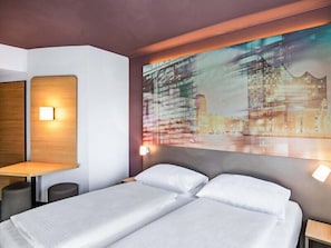 Double Room | Desk, soundproofing, WiFi (free), bed sheets